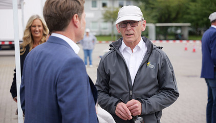 Dr. Thorsten Minuth und Ralf Zastrau im Gespräch bei der Jubiläumsfeier 20 Jahre Albertinen Services Hamburg ASH in Rellingen.